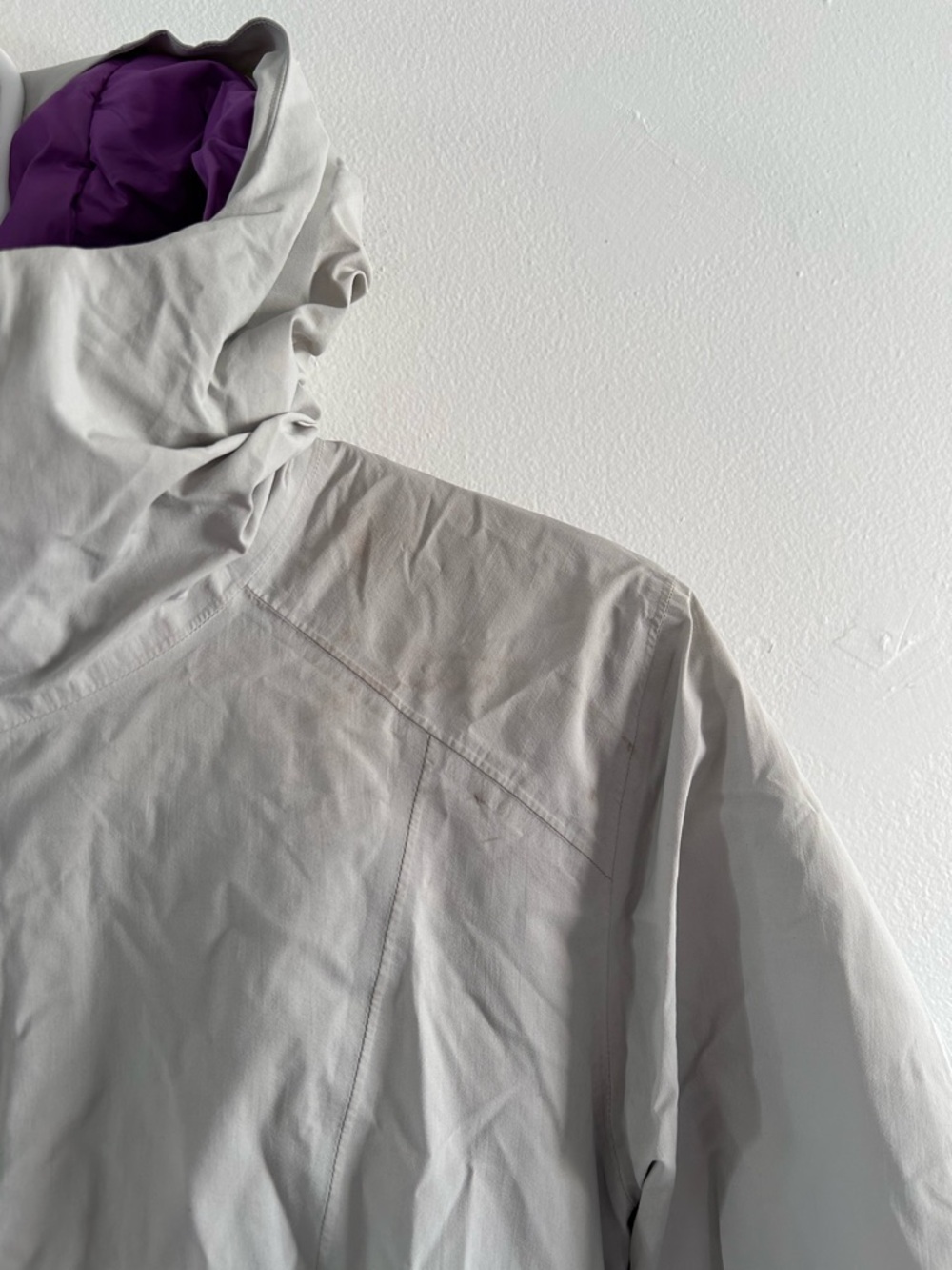 Arc'teryx Sylva Long Parka Light Gray Coat with Purple Hood Lining windstopper - Picture 3 of 12